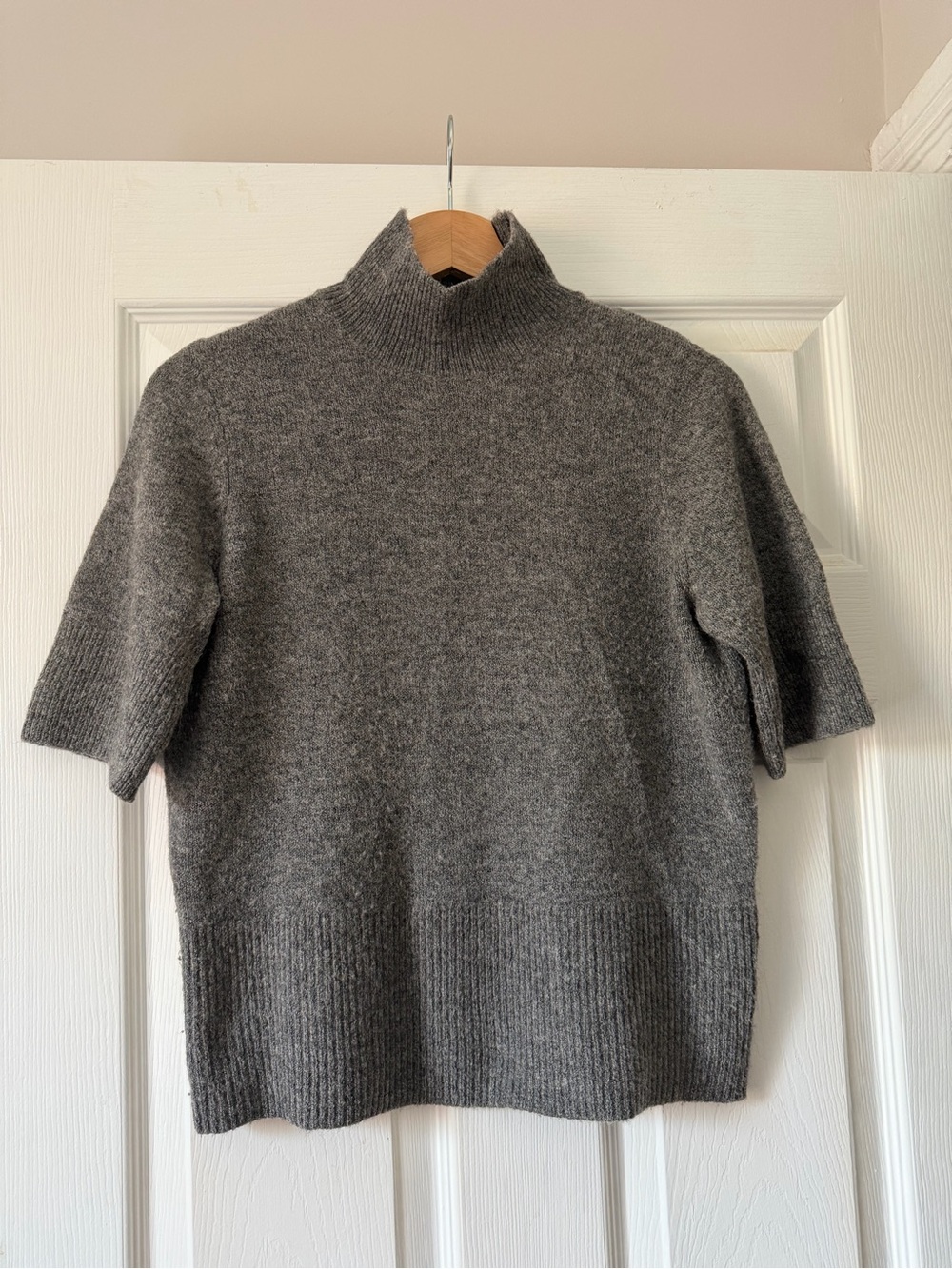 Cynthia Rowley Grey Short-Sleeve Mock Neck Merino Wool Sweater M